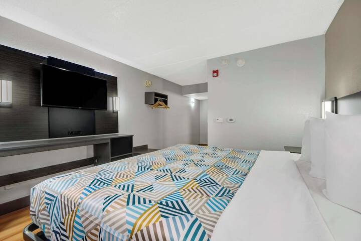 Room 15 of 40