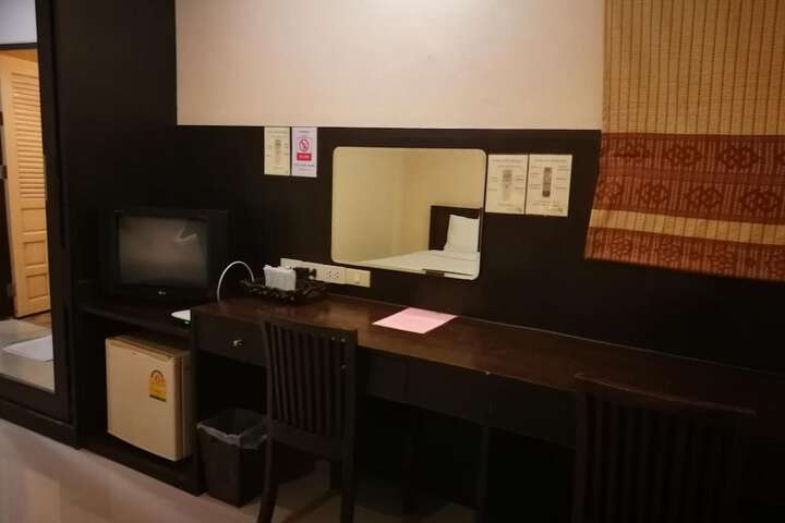 Room 6 of 60