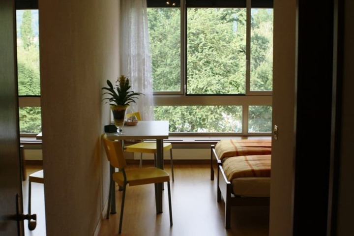 Room 9 of 34