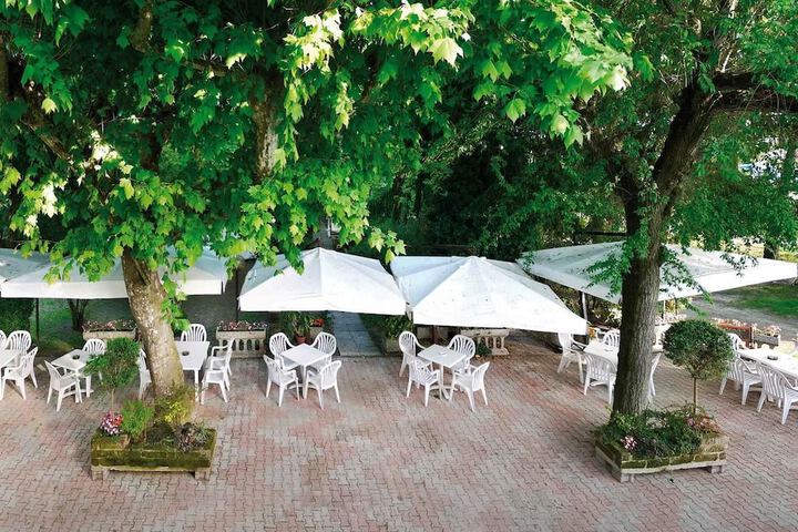 Terrace/Patio 5 of 6
