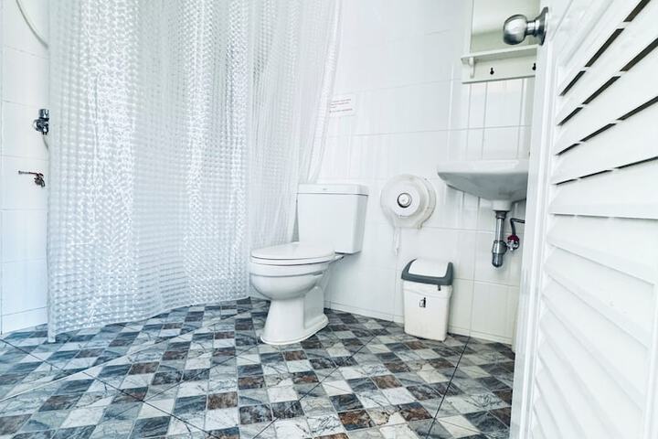 Room 82 of 91