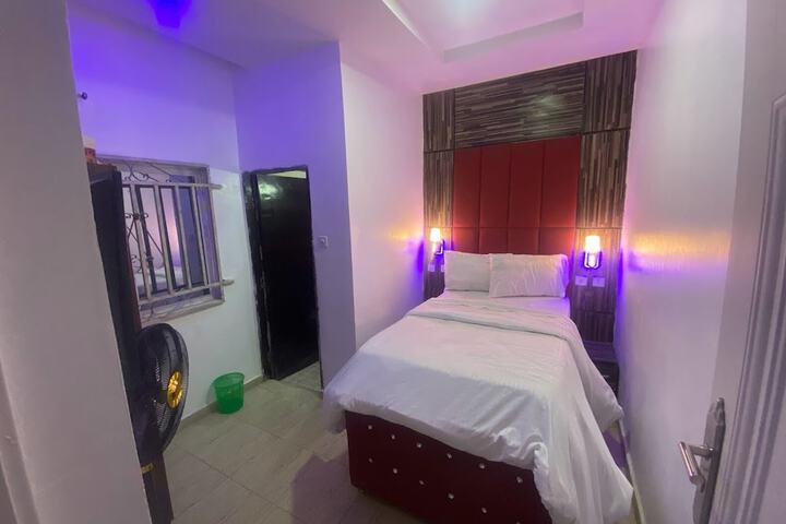 Room 3 of 8