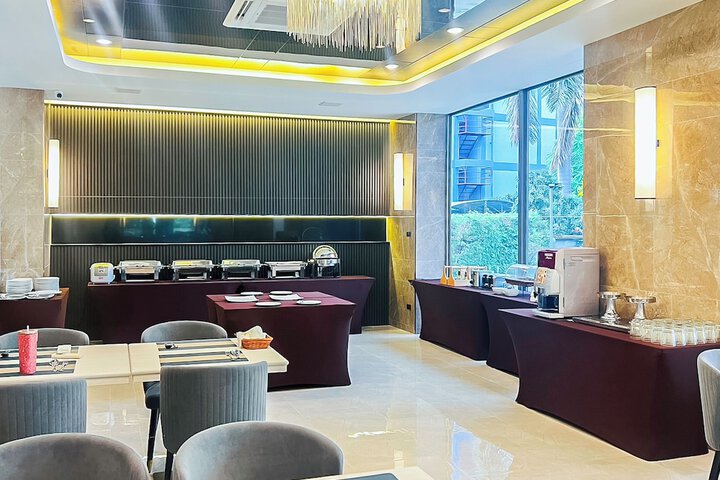 Lounge 116 of 146