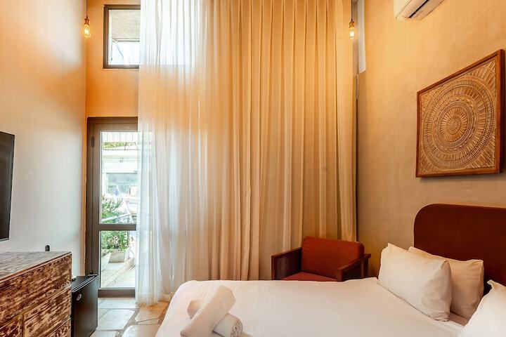 Room 7 of 26