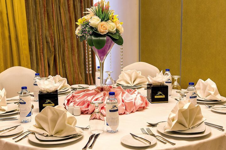 Dining 55 of 60