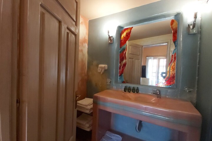Room 202 of 446