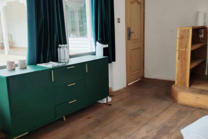Room 10 of 86