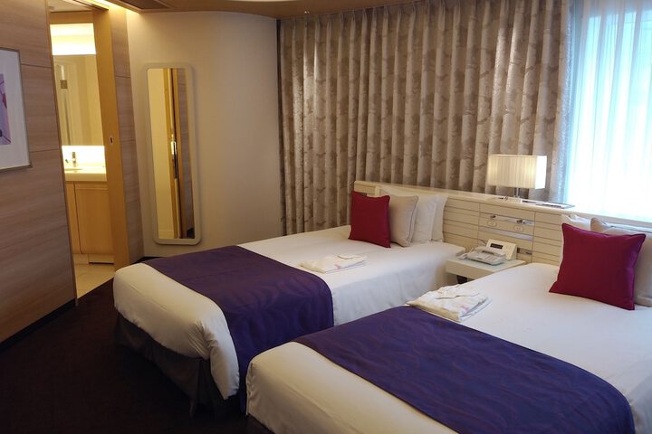 Room 27 of 151