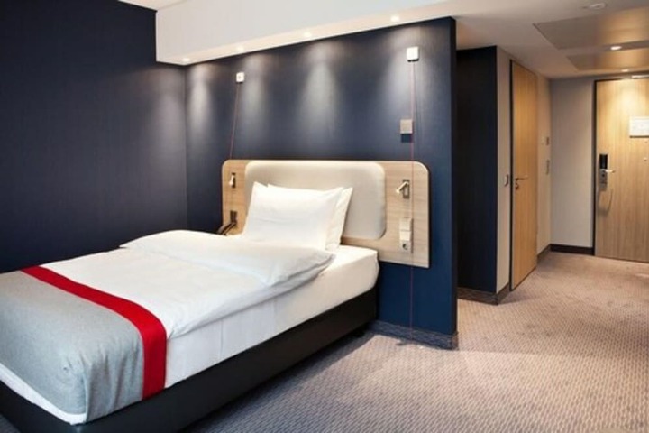 Room 6 of 54