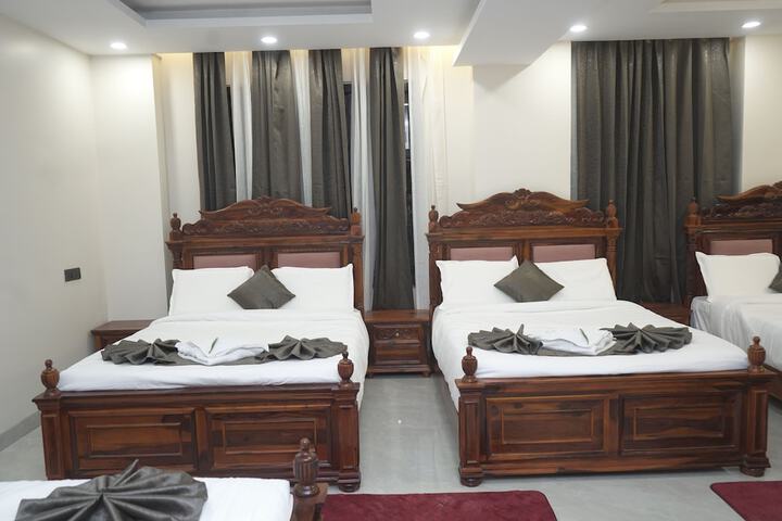 Room 3 of 136