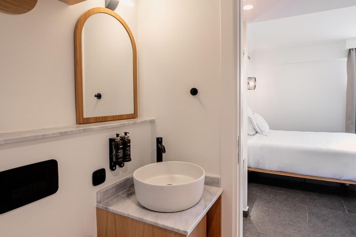 Room 52 of 99