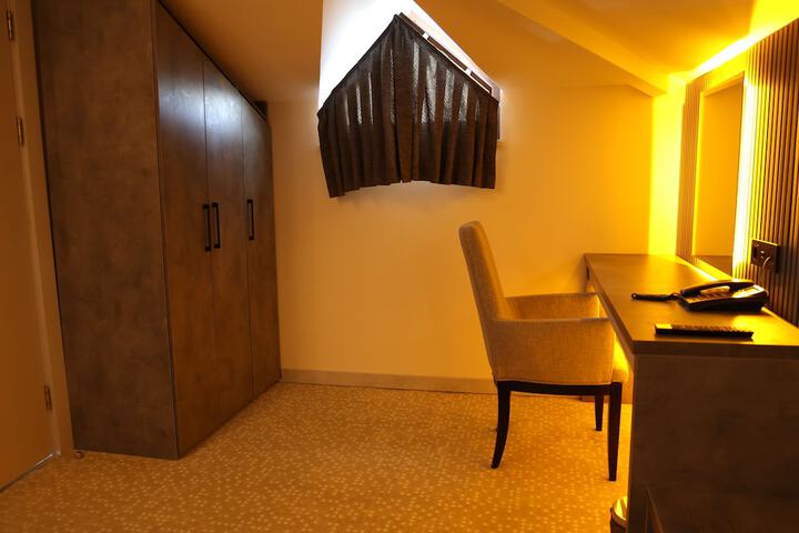 Room 30 of 108