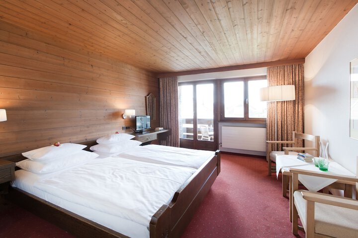 Room 6 of 50