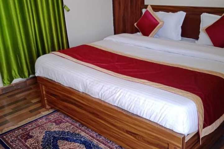 Room 4 of 24