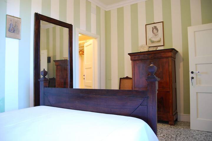 Room 25 of 65