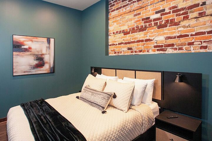 Room 6 of 18