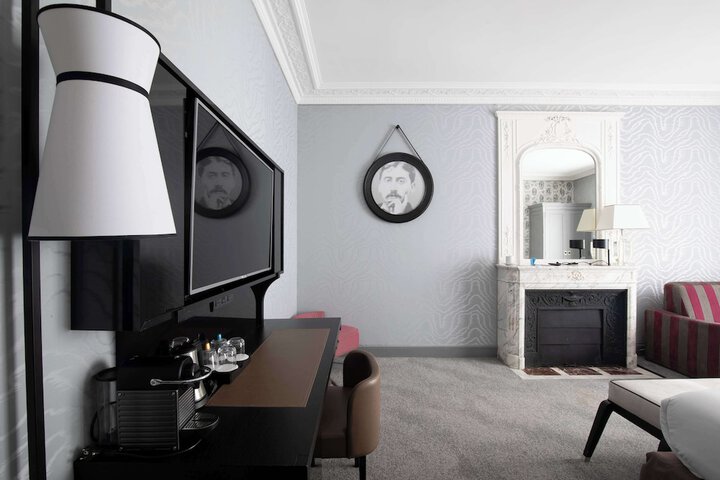 Room 32 of 100