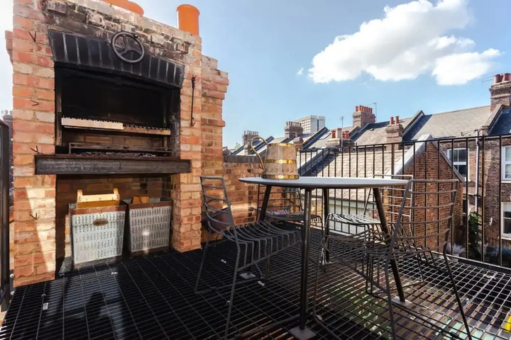 Spectacularly Unique 4 Bedroom House in Bethnal Green