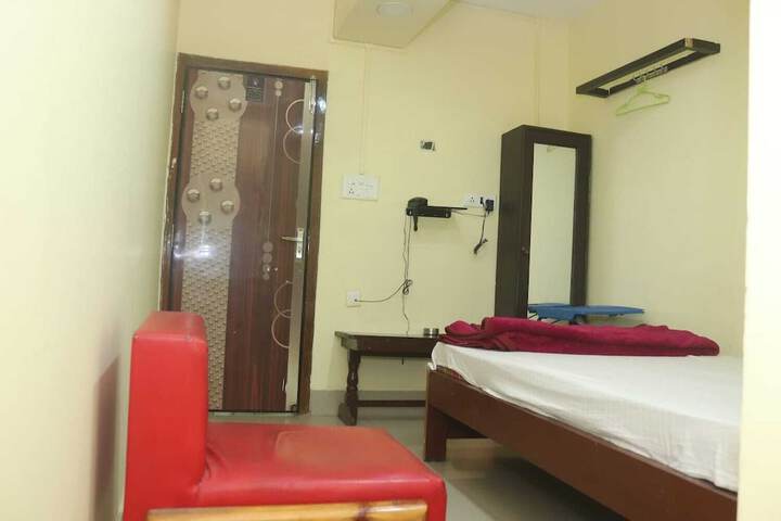 Room 3 of 34