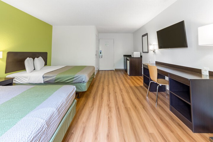 2 Double Beds (3 of 16)