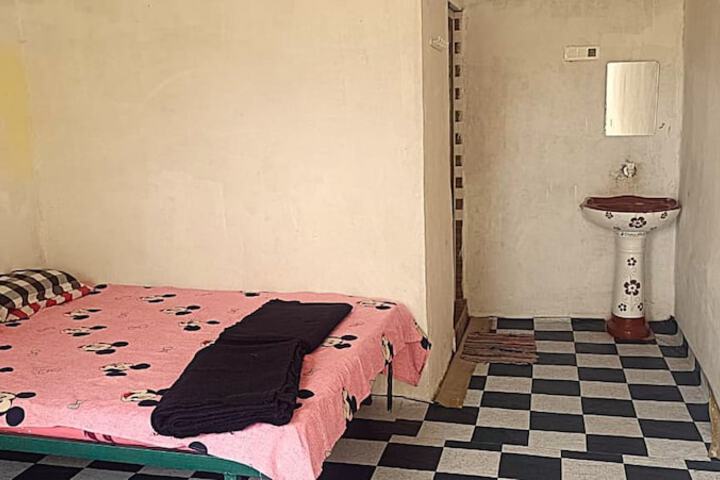 Room 11 of 25