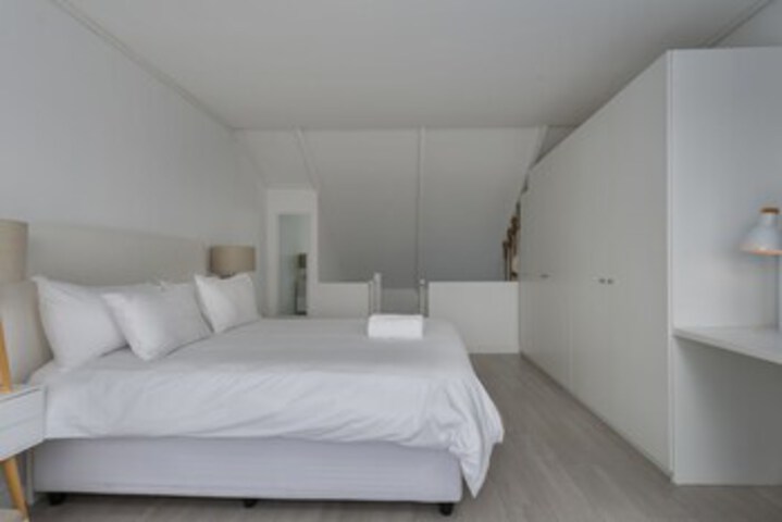 Room 10 of 12