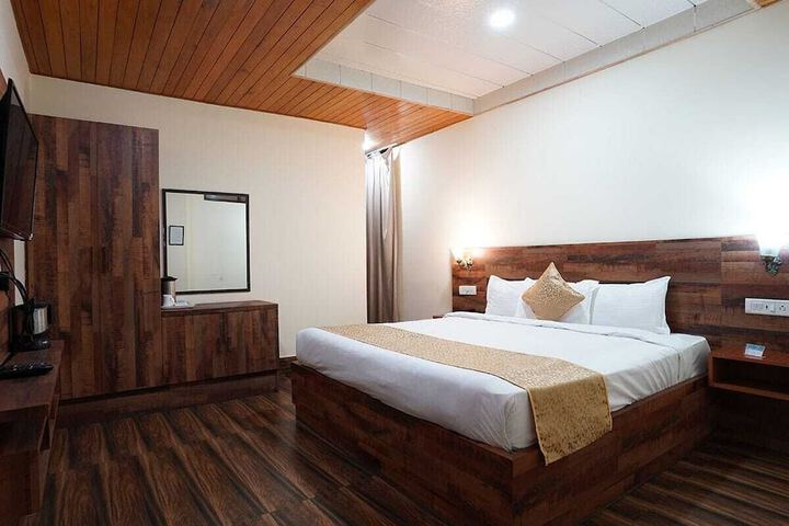 Room 6 of 10