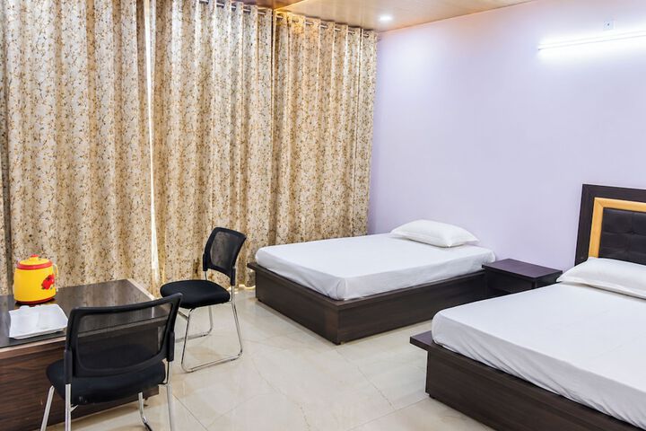 Room 8 of 12