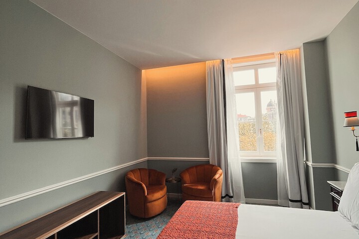 Room 32 of 73