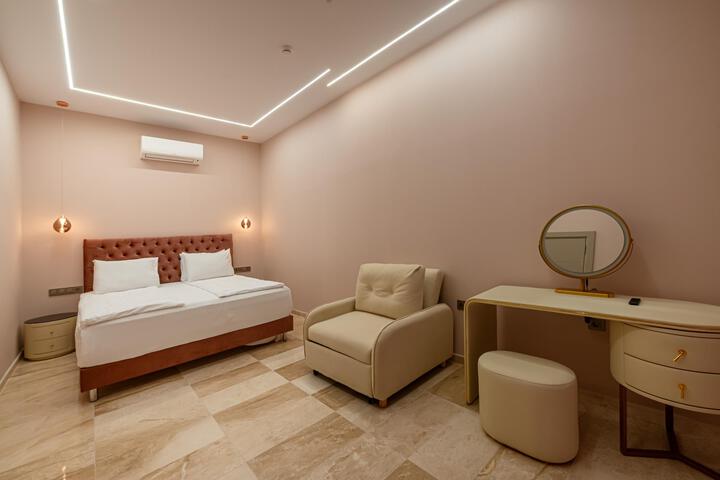 Room 52 of 76