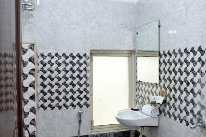 Room 3 of 16