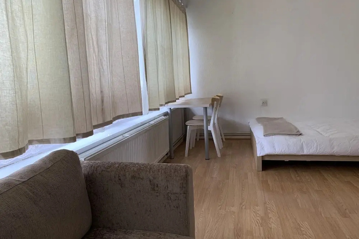 Room 8 of 8