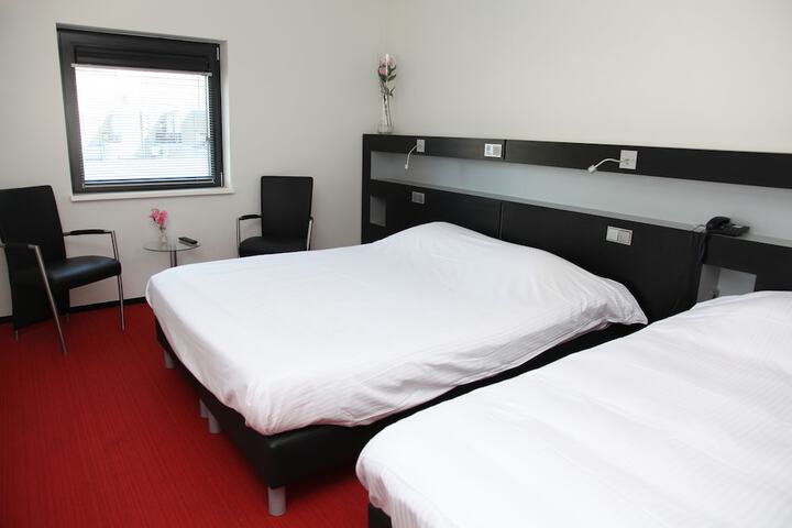 Room 4 of 39