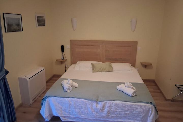 Room 4 of 17