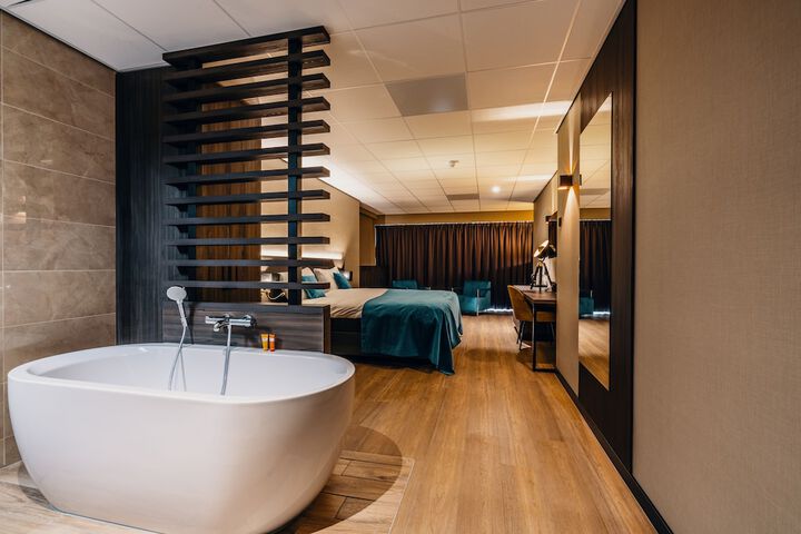 Room 10 of 62
