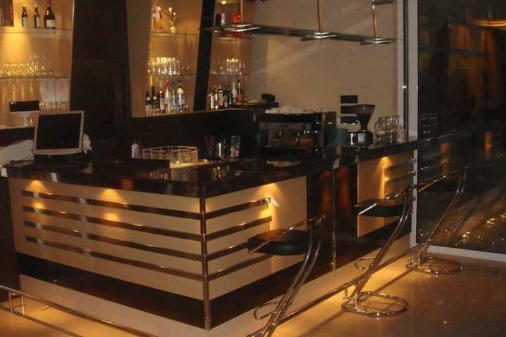 Lounge 17 of 22