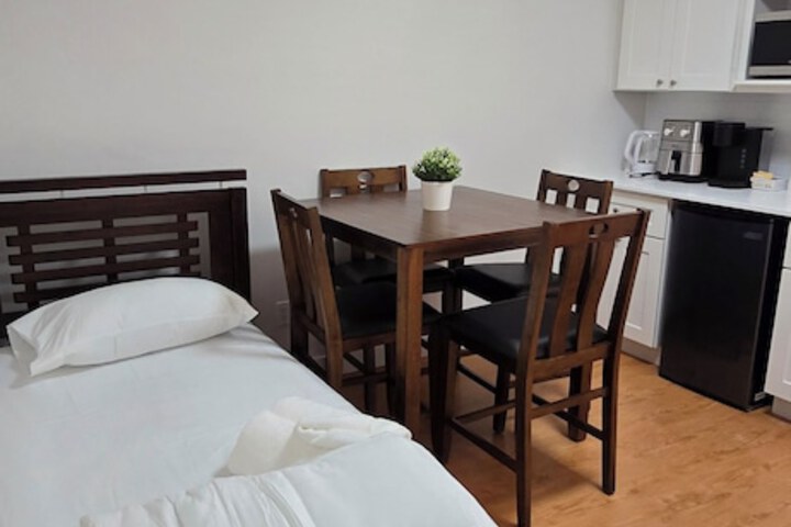 Room 9 of 29