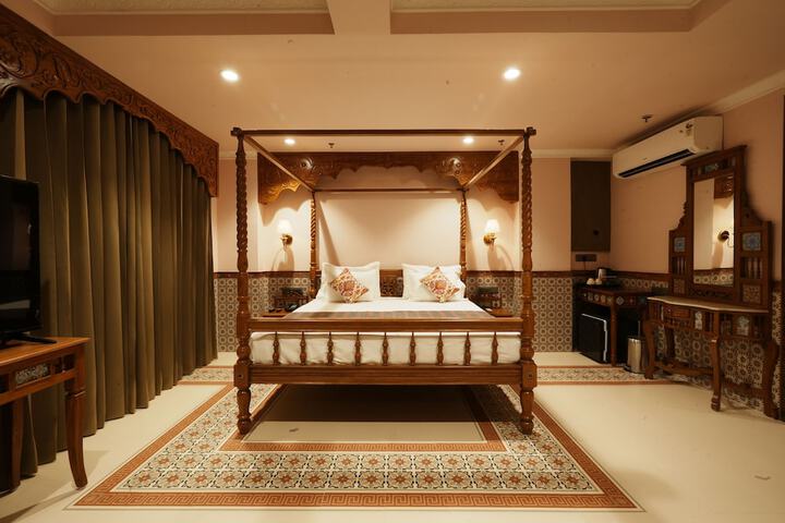 HOTEL SURYA PALACE
