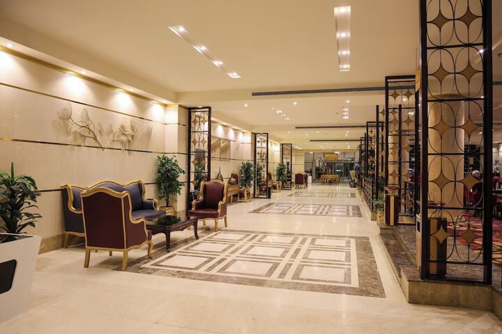 Entrance & Lobby