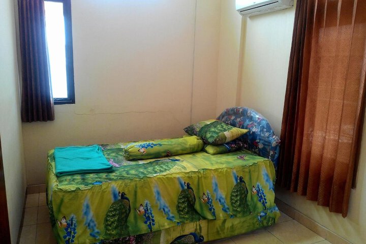 Room 12 of 19