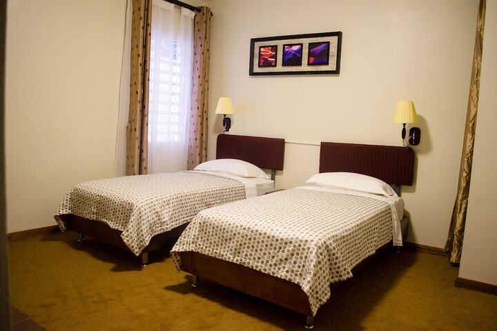 Room 12 of 87