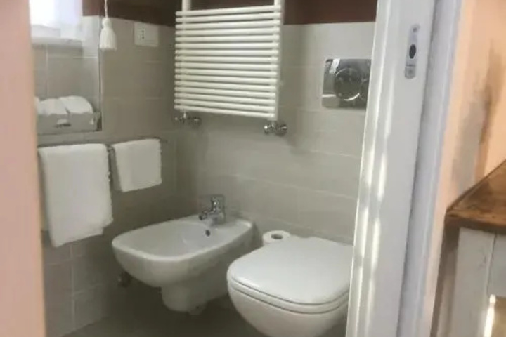 Room 5 of 13