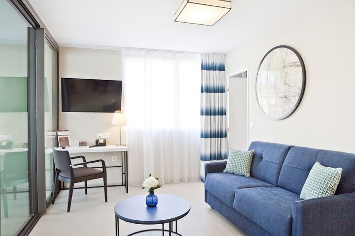 Room 14 of 25