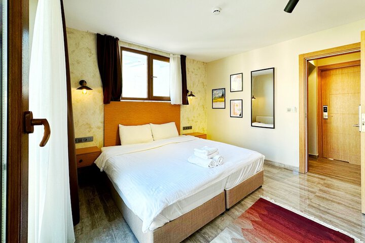 Room 44 of 99