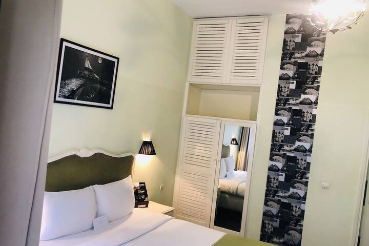 Room 43 of 77