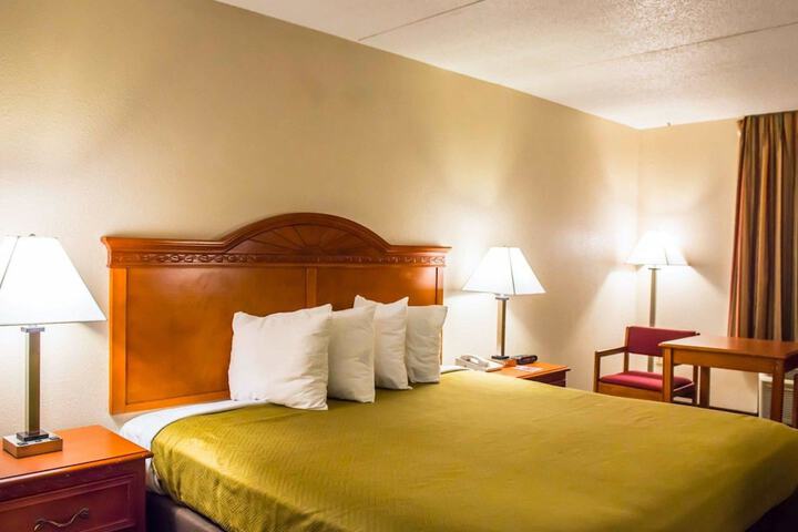 1 King Bed (1 of 8)
