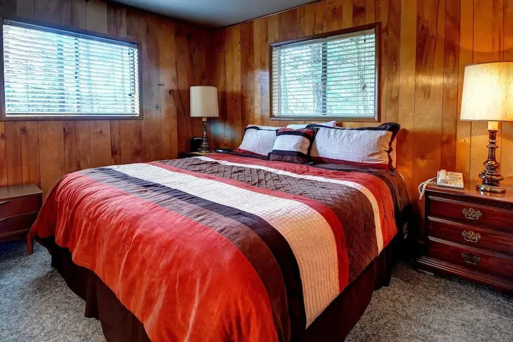 Room 4 of 12