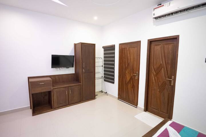 Room 9 of 76