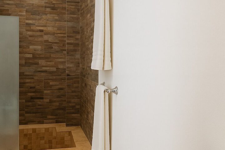Room 14 of 27