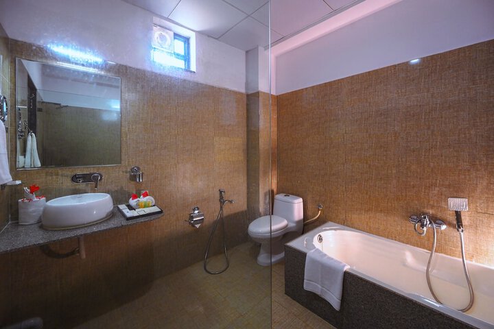 Room 20 of 33